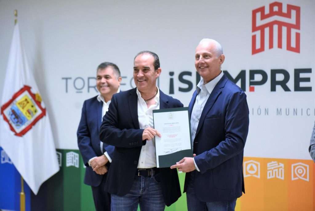 Román Cepeda entrega nombramientos a nuevos integrantes del Gabinete Municipal