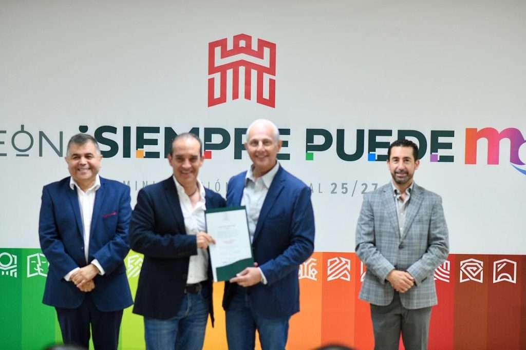 Román Cepeda entrega nombramientos a nuevos integrantes del Gabinete Municipal