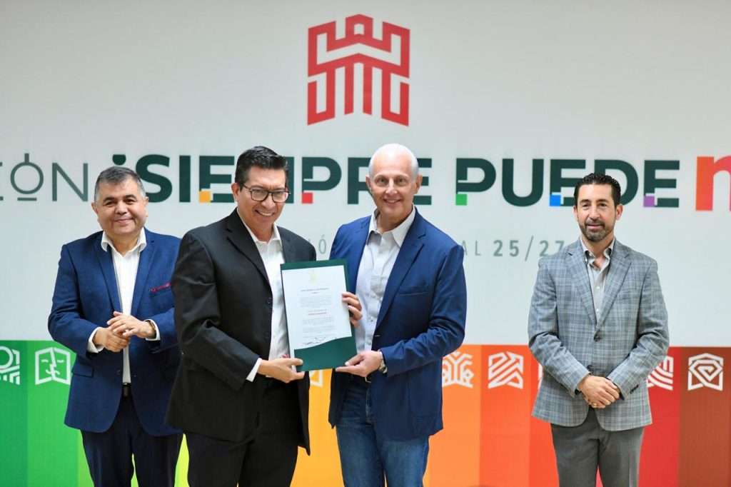 Román Cepeda entrega nombramientos a nuevos integrantes del Gabinete Municipal