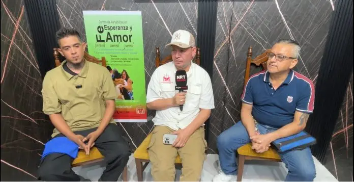 El auxilio psicológico, médico y moral a través de la fe elcanzan resultados positivos en la rehabilitación de personas con problemas de adicciones. Los testimonios de dos hombres rehabilitados por consumo de drogas en un centro respaldado por una iglesia son elocuentes.