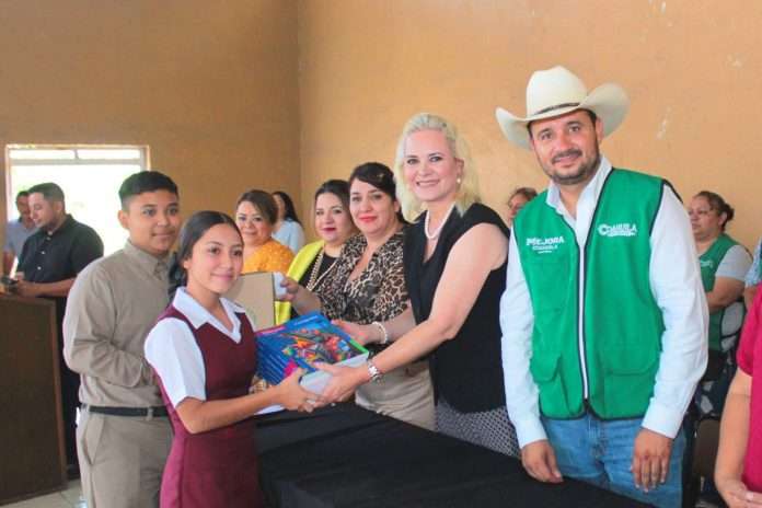 La alcaldesa Laura Jiménez Gutiérrez encabezó el arranque del ciclo escolar 2025-2026