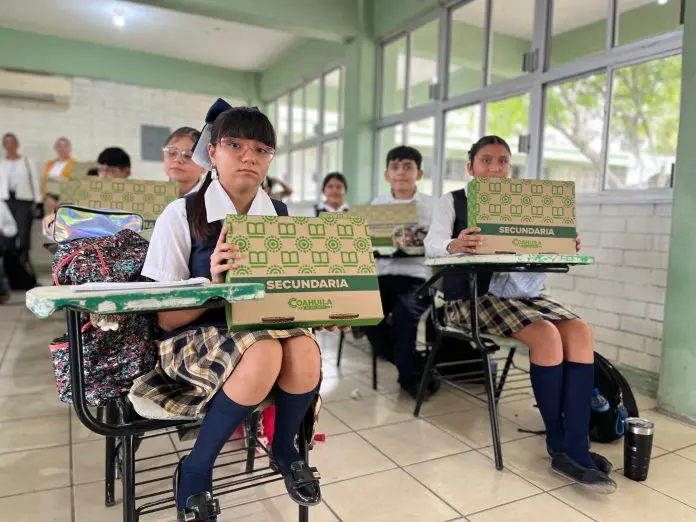 Se entregaron útiles escolares a 79 escuelas de Múzquiz dentro del programa Impulso a la Educación