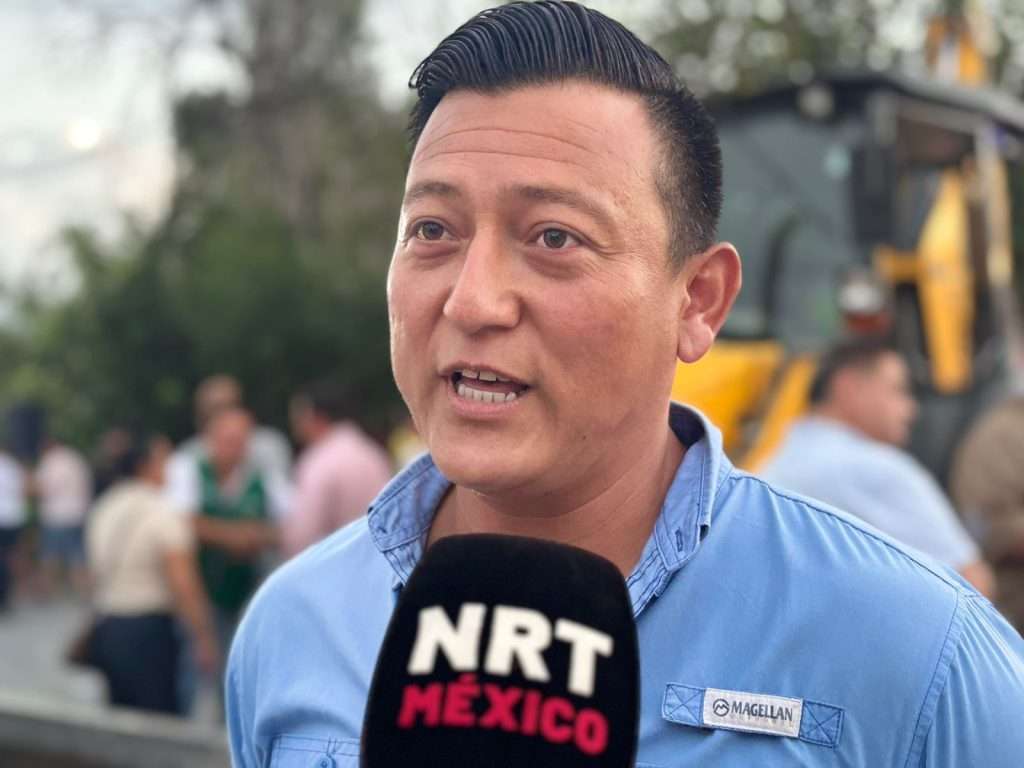Monclova trabaja en reposición de alumbrado vandalizado en avenida Puerta 4