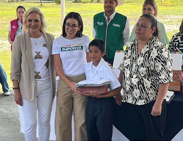 INSPIRA Coahuila y el Gobierno Municipal de Múzquiz entregaron uniformes, útiles y arrancaron el programa Level Up