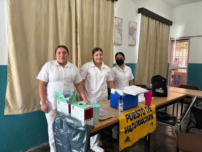 Con la estrategia “Vacúnate en tu escuela”, el Gobierno de Coahuila refuerza la salud estudiantil en Múzquiz