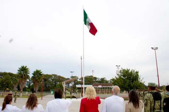 Con emotiva ceremonia cívica en la Macroplaza