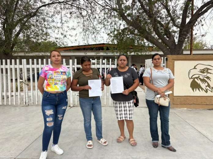 Alumnos se quedan sin clases en la secundaria 