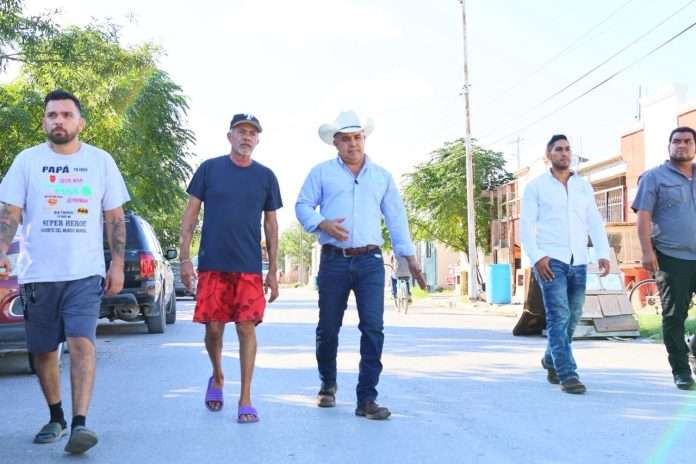Atención a vecinos de la colonia Vista Hermosa sobre limpieza y erradicación de focos de basura