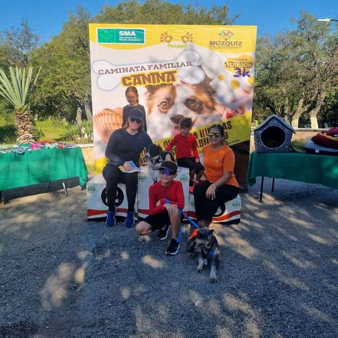 Docenas de familias participaron con sus mascotas en la Primera Caminata Familiar Canina