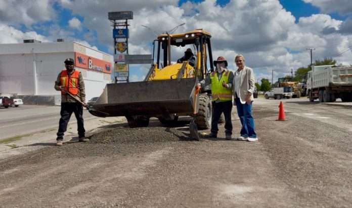 La alcaldesa Laura Jiménez supervisó el inicio del recarpeteo del Boulevard Melchor Múzquiz