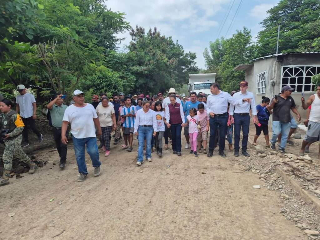 Claudia Sheinbaum continúa recorridos de supervisión por Pantepec, Puebla: "Nada se va a quedar sin arreglo"