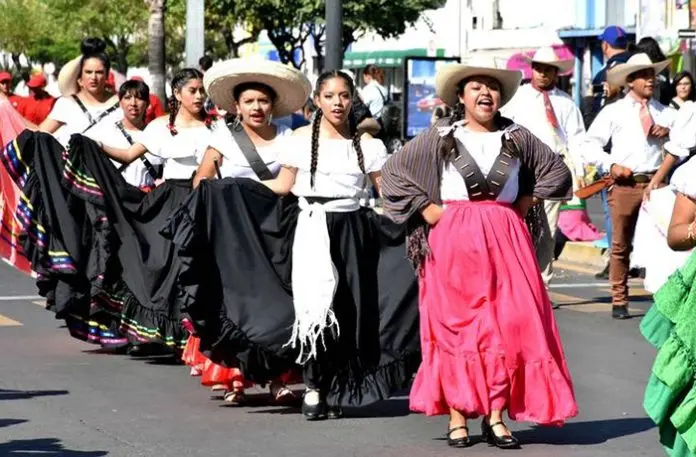 Preparan colorido desfile del 20 de Noviembre en Monclova