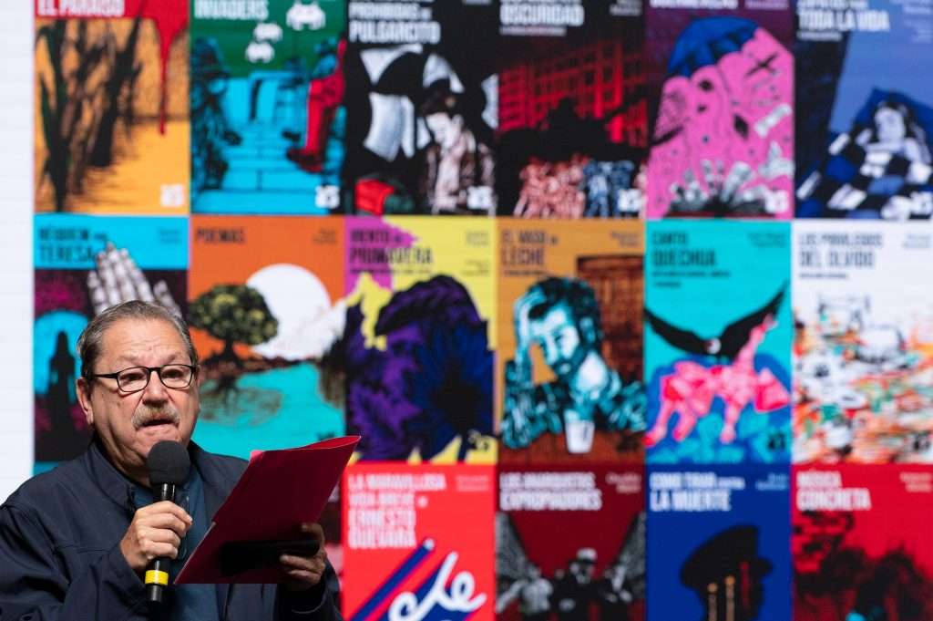 Gobierno de México presenta obras literarias de la colección "25 para el 25" del FCE; se regalarán 2.5 millones de libros en América Latina