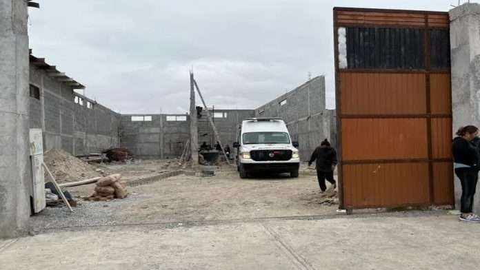 Hombre cae de andamio