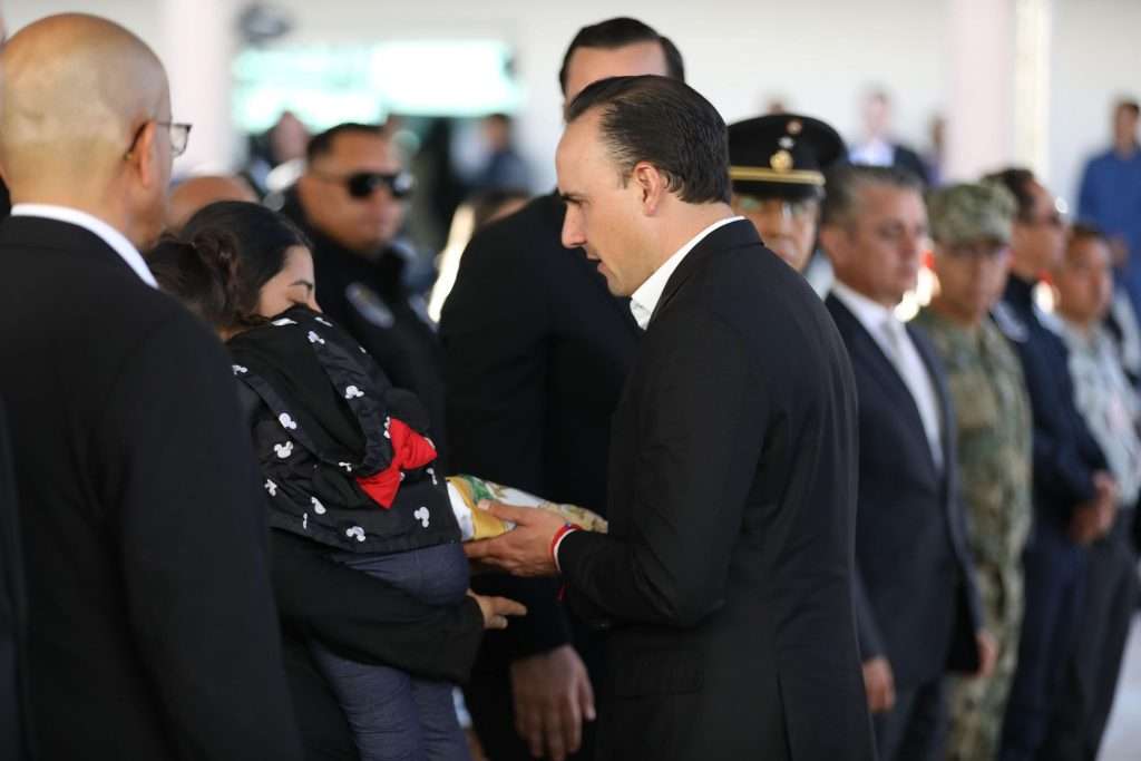 Policías como Miguel Ángel son héroes en Coahuila: Manolo Jiménez