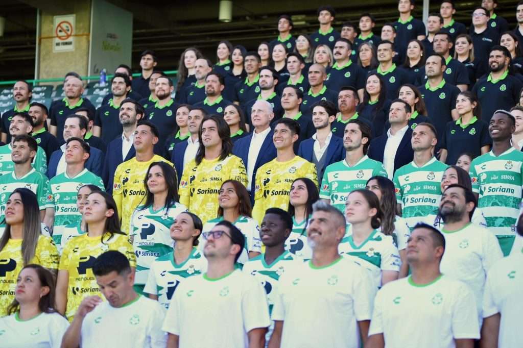 Román Cepeda y Alejandro Irarragorri Kalb en Club Santos