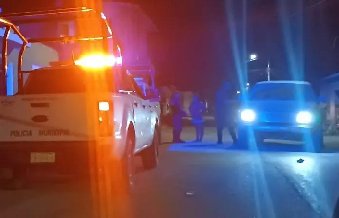 Motomandados resulta lesionado tras ser atropellado por una camioneta Sprinter blanca que huyó del lugar en Múzquiz