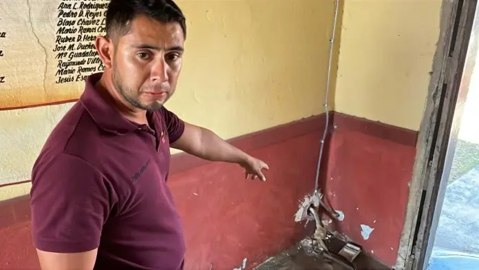 Roban unidad exterior de minisplit en oficina de Supervisión de Telesecundarias en Múzquiz