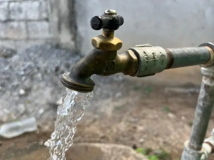 Vecinos de la colonia Fonhasol en Múzquiz contarán con agua permanente gracias a trabajos de SIMAS Carbonífera.