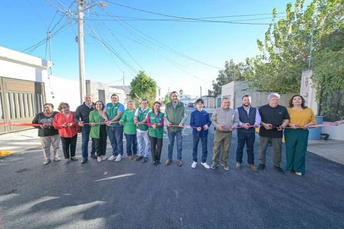 Entrega Carlos Villarreal obra de recarpeteo y arranca dos más en la Elsa Hernández