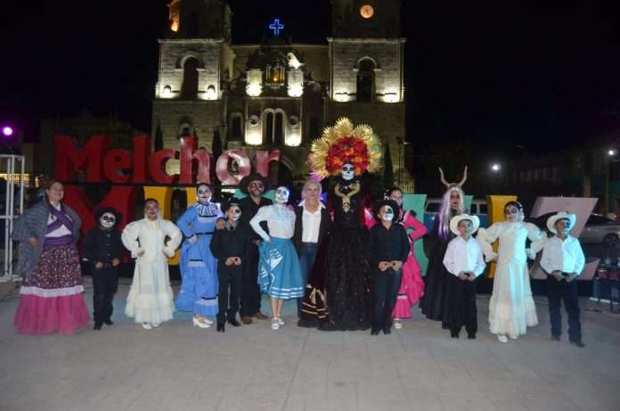 La alcaldesa Laura Jiménez Gutiérrez encabezó el Festival de las Ánimas 2025 en Múzquiz