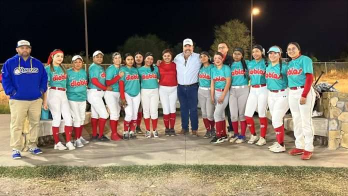 Con gran pasión deportiva se llevó a cabo la final de sóftbol femenil en Palaú entre Diablas y Tuzas, que terminó en empate 2-2