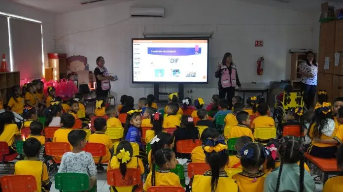 Brinda DIF Acuña platica de alimentación saludable a jardín de niños