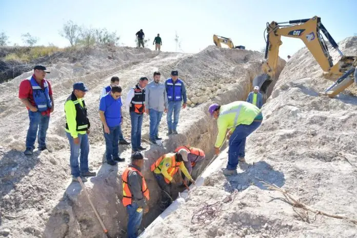 Supervisa Emilio de Hoyos obra de línea de conducción de Simas