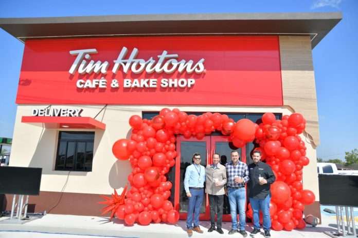 Dan la bienvenida al Tim Hortons en Acuña