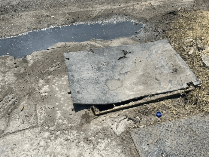 Ecología sanciona a negocios que tiran desechos a la vía pública en Monclova