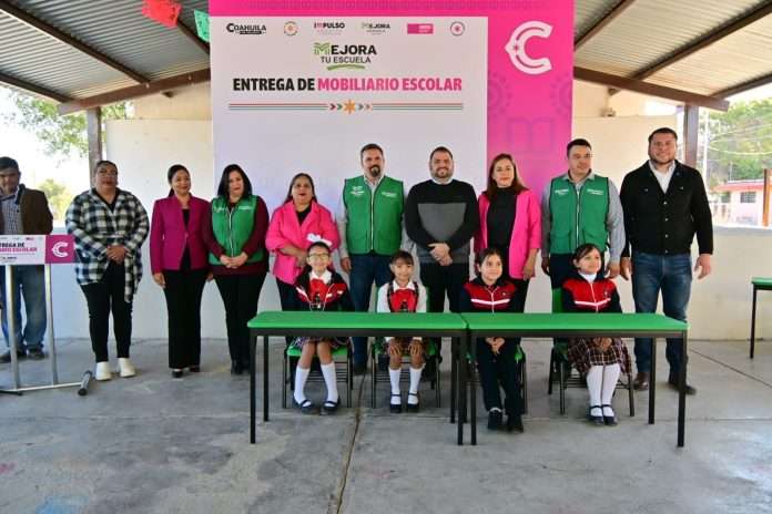 Coahuila entrega mobiliario escolar en primarias de San Buenaventura