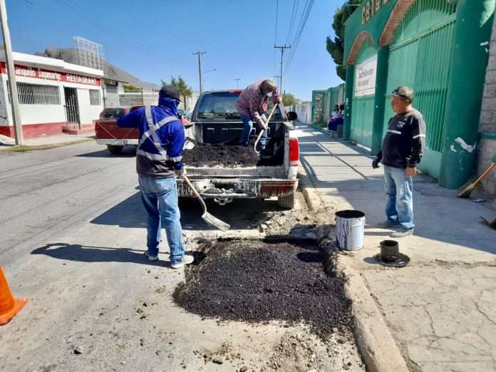 Avanzan acciones de mantenimiento y mejora vial en Cuatro Ciénegas