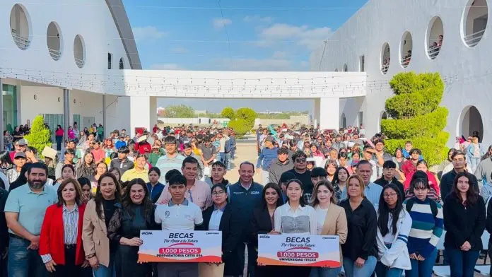 Entrega municipio becas ‘’por amor a tu futuro’’ a jóvenes acuñenses