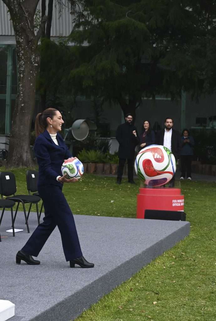 Presidenta presenta la Copa Mundial FIFA 2026; "es momento para compartirle al mundo lo que es México y el momento histórico que vive"