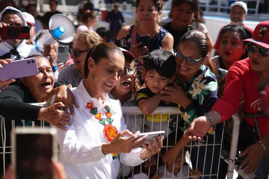 Claudia Sheinbaum entrega 510 escrituras y constancias de reducción Tepic, Nayarit: "Se está haciendo por justicia"