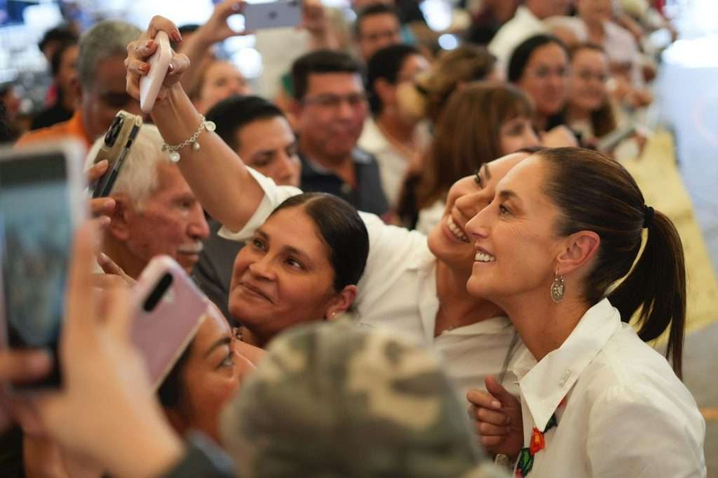 Claudia Sheinbaum entrega 510 escrituras y constancias de reducción Tepic, Nayarit: "Se está haciendo por justicia"