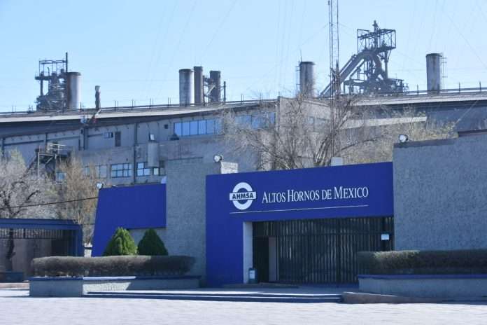 Altos Hornos de México enfrenta nuevas tensiones luego de que Komatsu Maquinarias México objetó el informe financiero correspondiente a septiembre de dos mil veinticinco, alegando inconsistencias en cuentas bloqueadas y falta de transparencia administrativa.