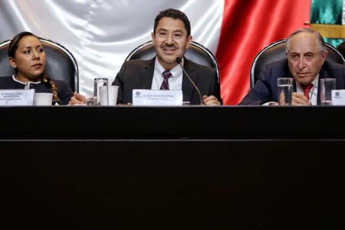 Continúa reconstrucción del ISSSTE tras décadas de desmantelamiento de gobiernos neoliberales: Martí Batres