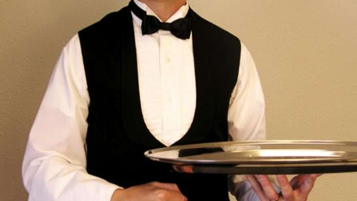 Mesero hiere a cliente