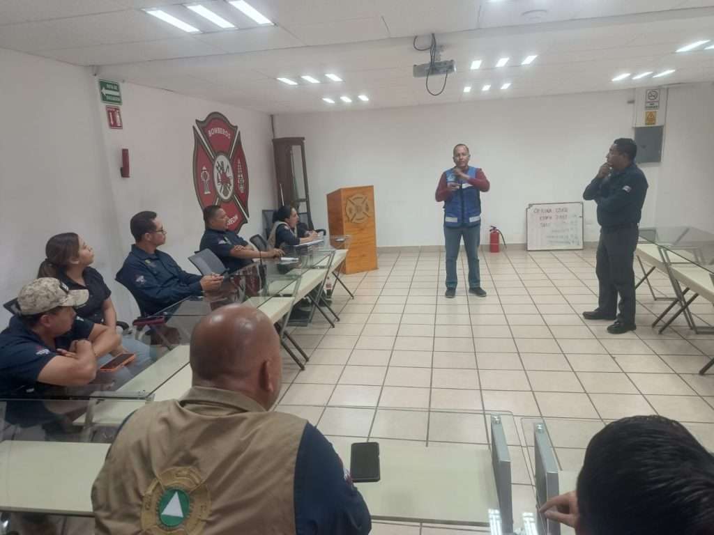 Protección Civil y Bomberos de Torreón recibe capacitación en seguridad eléctrica