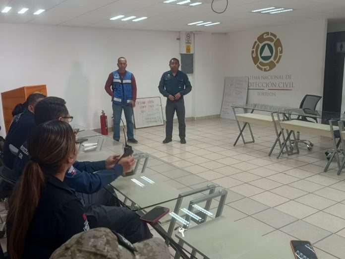 Protección Civil y Bomberos de Torreón recibe capacitación en seguridad eléctrica