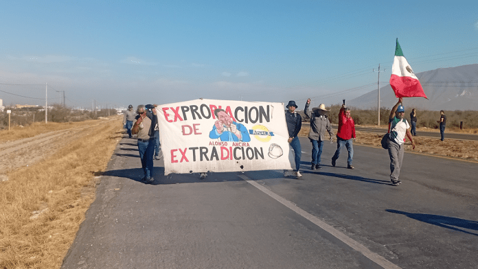 Protestan trabajadores de AHMSA; se dirigen a Saltillo