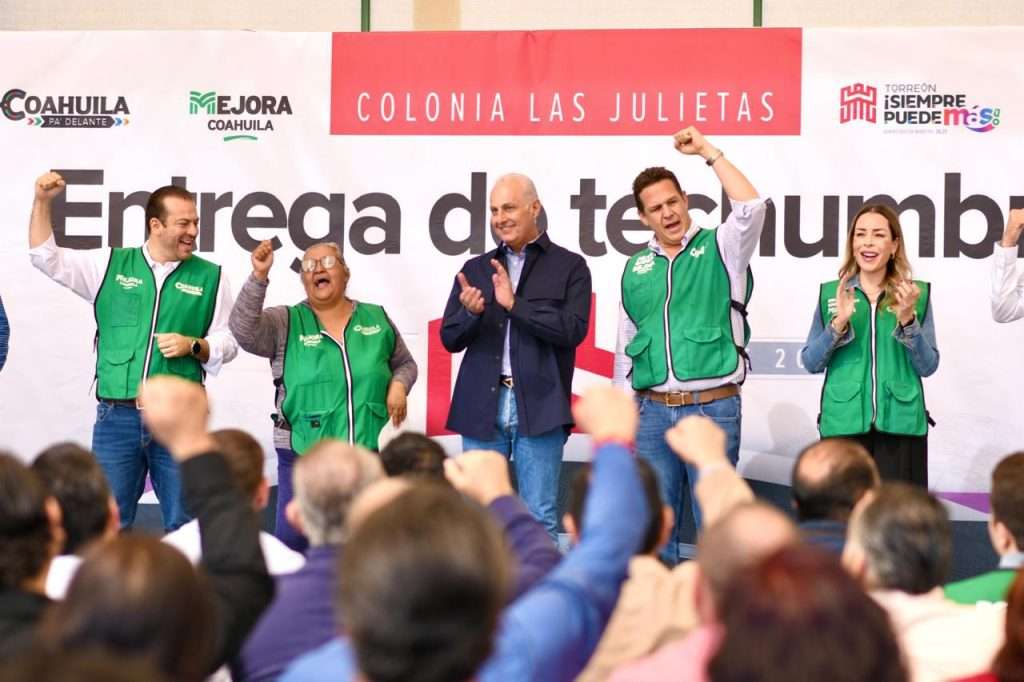 Román Cepeda entrega techumbre y la rehabilitación de la plaza en Las Julietas