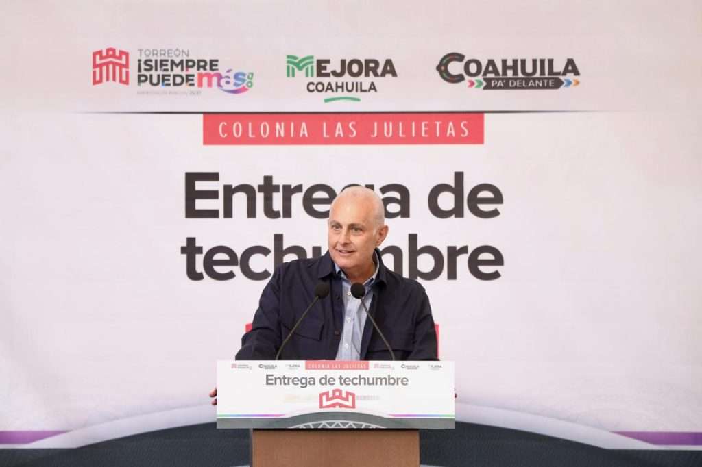 Román Cepeda entrega techumbre y la rehabilitación de la plaza en Las Julietas