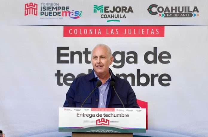 Román Cepeda entrega techumbre y la rehabilitación de la plaza en Las Julietas