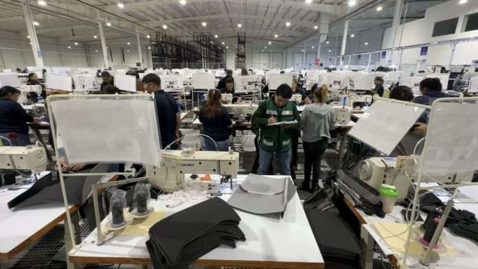 Zogbi Castro aseguró que no habrá límite en la capacidad de capacitación. “Lo que necesiten las empresas, eso vamos a atender. Si los espacios actuales no son suficientes, ya estamos evaluando junto con el alcalde nuevas instalaciones donde colocar más equipos y maquinaria”, indicó.