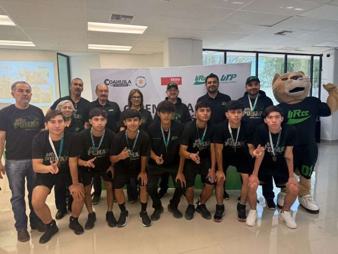 UTRCC reconoce a estudiantes que representaron a Coahuila en panel regional