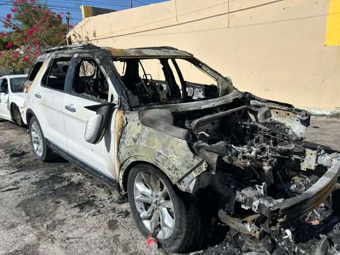 “No tenemos problemas con nadie”: Dueños de camioneta calcinada en Los Bosques piden investigar el caso