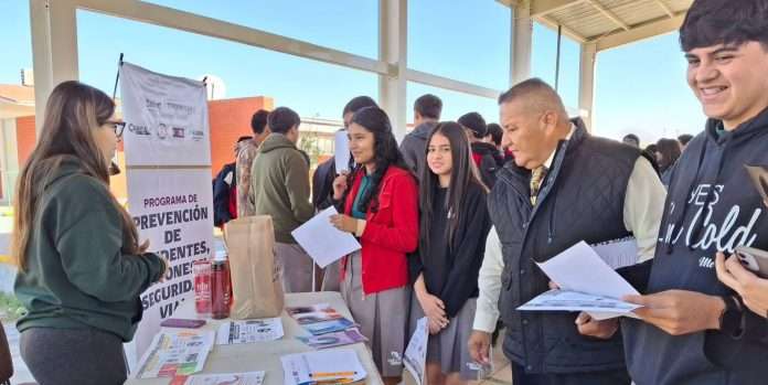 Coahuila impulsa brigada de salud contra el abuso en el consumo de alcohol en CECYTEC Barroterán
