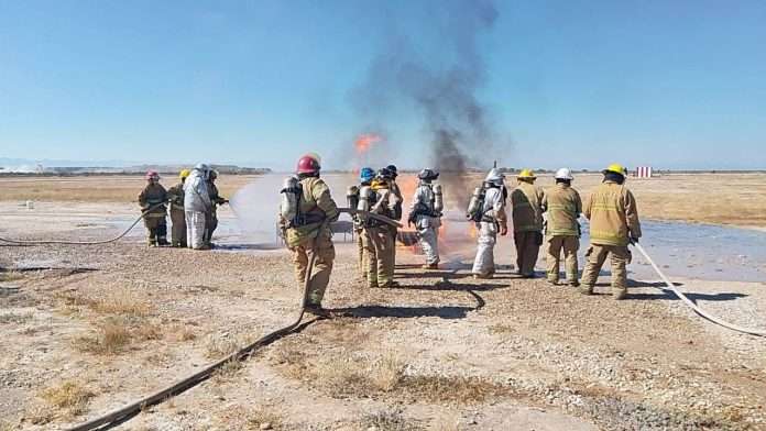 Capacitación en combate de incendios de aeronaves concluye en el Aeropuerto de Nueva Rosita con la participación de bomberos y corporaciones de la Región